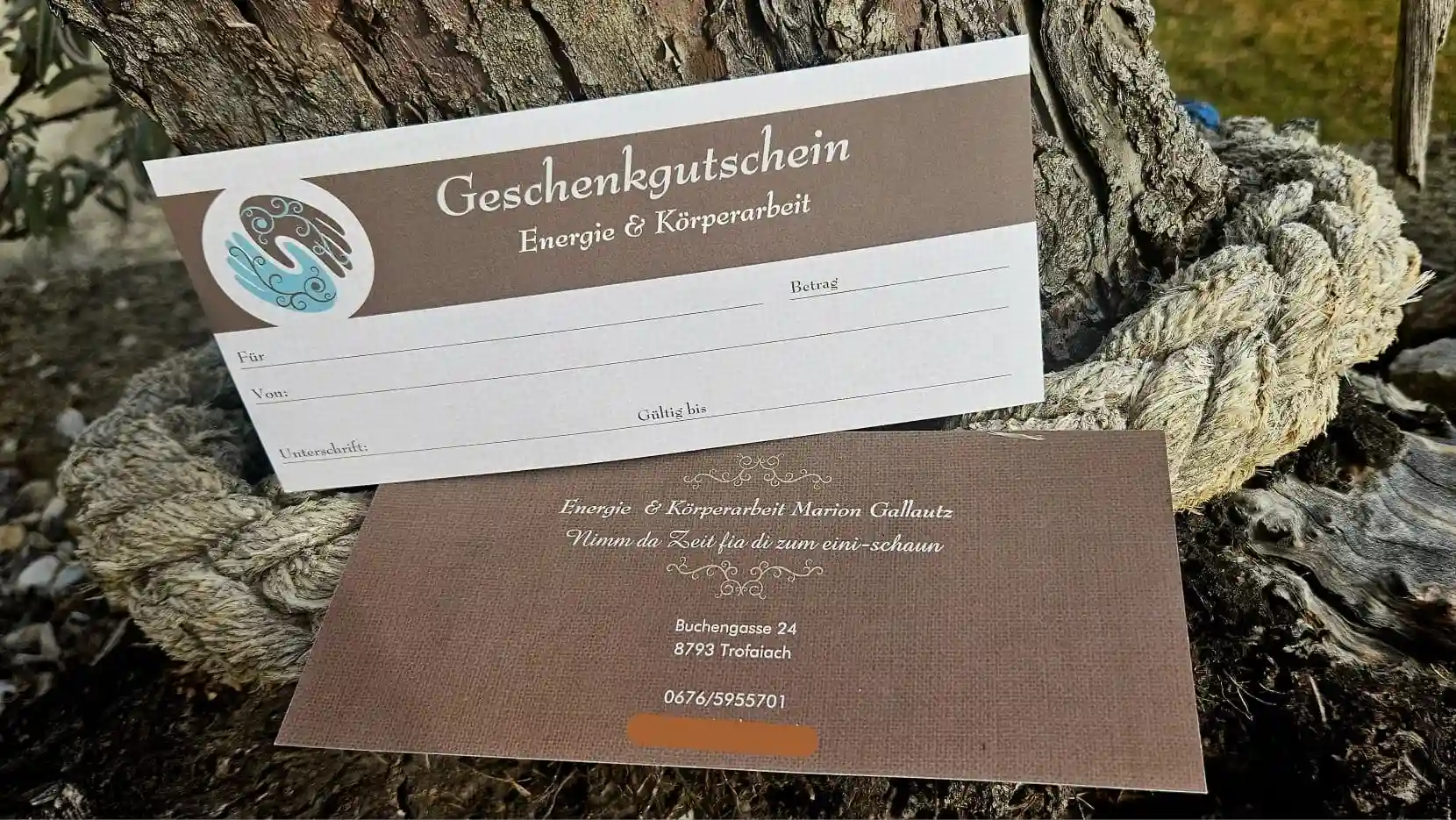 Geschenkgutschein Energie und Körperarbeit in der Farbe Braun Weiß.