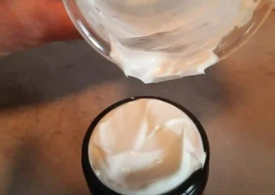 Ein Kräutererzeugnis in Form einer Creme.