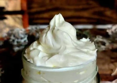 Ein Kräutererzeugnis in Form von einer Creme.